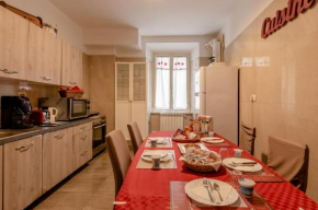 4-Bdr Apt among Colosseum&Termini 10-12 people, Rome